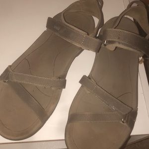 TEVA SANDALS WOMENS SIZE 8